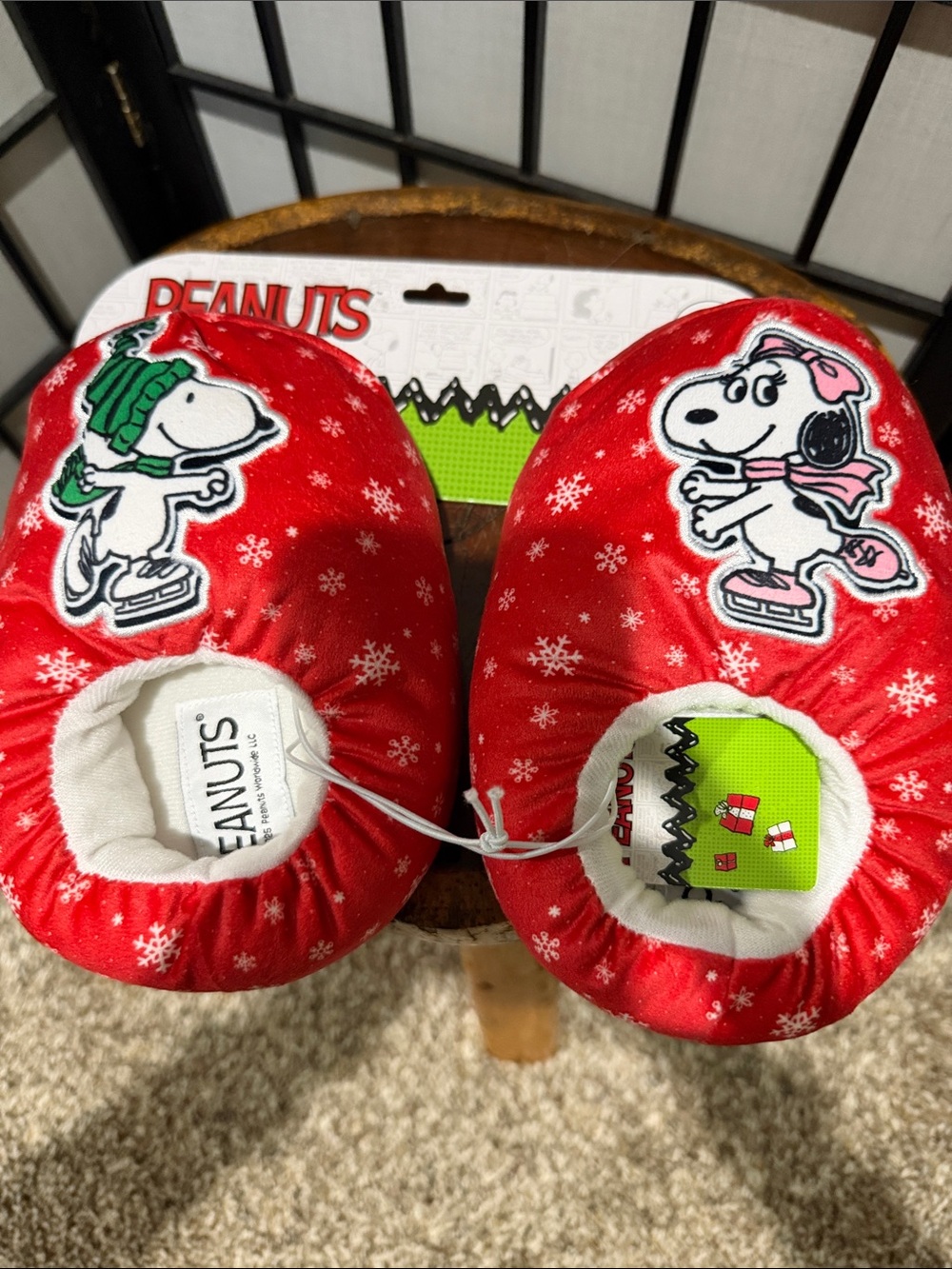 Peanuts 11/12 Squishy  Kids Snoopy Ice Skating Slippers NEW
